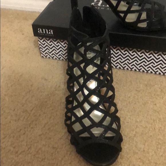 NWT** 9W Black glitter strapped heels - Picture 3 of 7